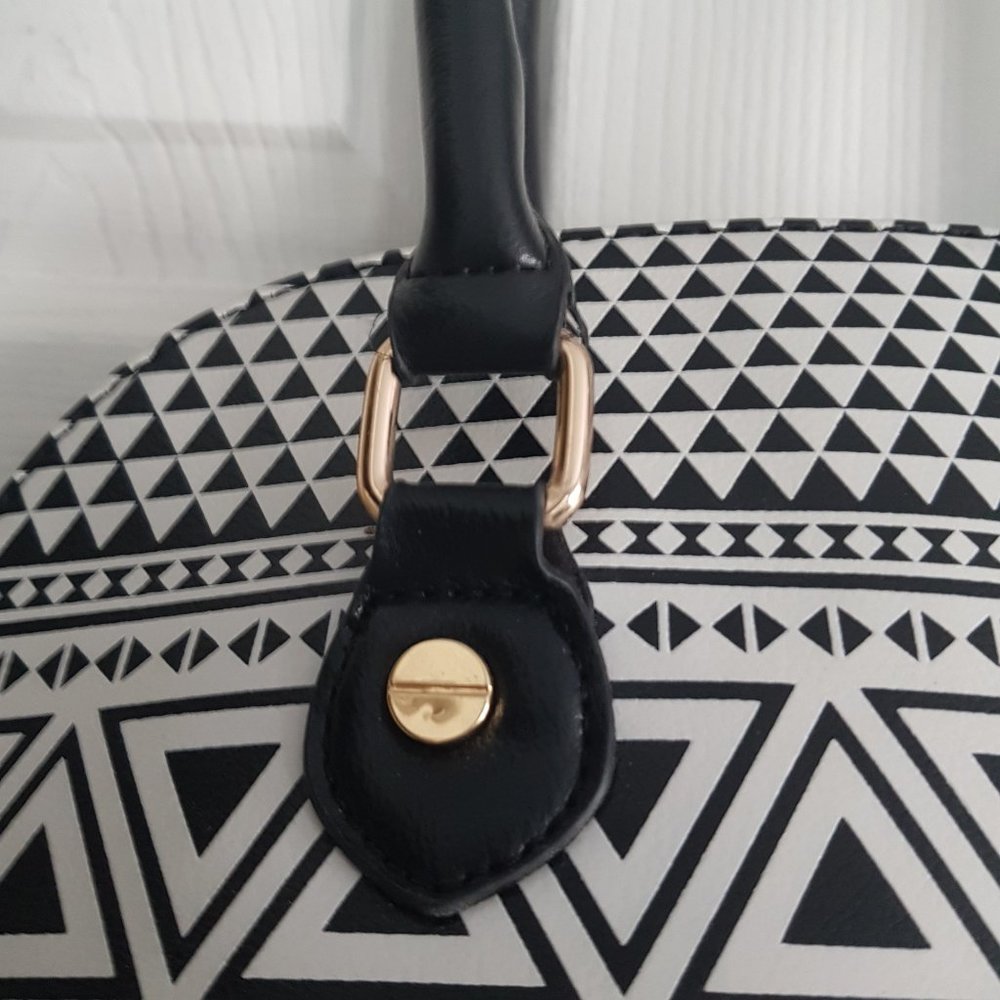 Call It Spring Triangle Print Handbag - Picture 15 of 15